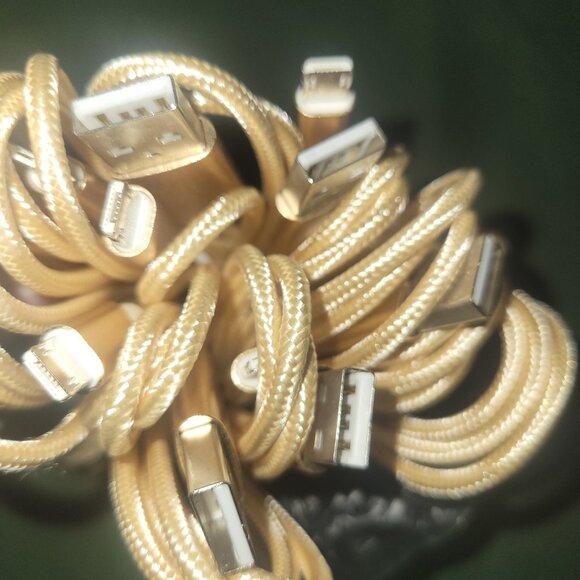 Apple (iphone, airpods, ipad, etc.) charger FREE - Picture 2 of 2